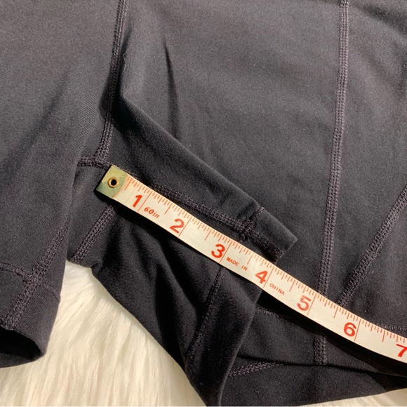 Athleta kickbooty 2 yoga workout shorts black size small - Picture 9 of 11